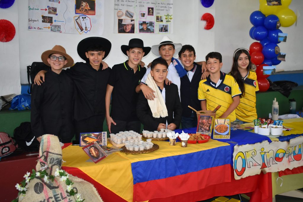 Fiestas Patrias: Colegio Londres se viste de tricolor   